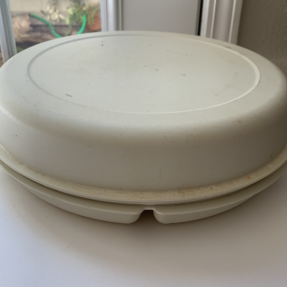 Vintage Tupperware large divided vegetable/chip & Dip tray with Lid. White. - Picture 2 of 6